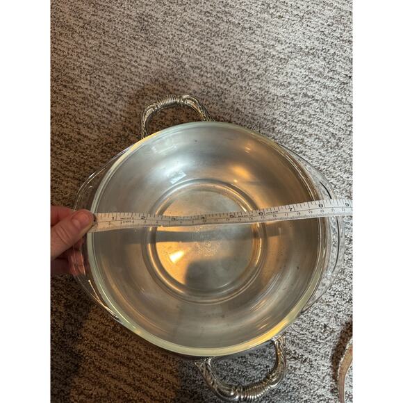 Sheffield silverplated chafing dish with 1.5 quart Pyrex bowl. - Picture 7 of 15